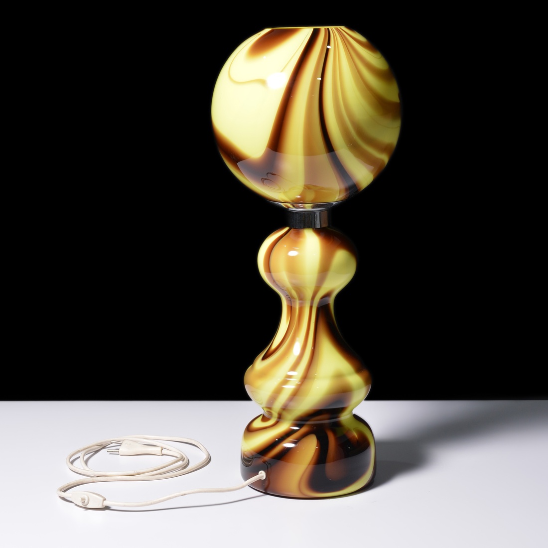 Large Carlo Moretti Table Lamp, 24″H, Leslie Pina Collection - Image 3